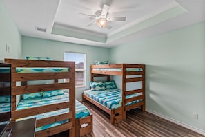 A room with bunk beds, a ceiling fan, and a window with blinds. - 5 Minute Walk To Beach (Bolivar Peninsula)