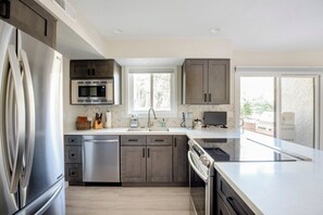 Private kitchen - Cozy Flagstaff Golf Retreat with AC (Flagstaff)