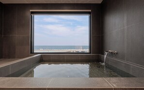 A modern bathroom with a large window, a bathtub, and a shower area. - Gyeongju Hound The Pool Villa Gyeongju Gampo (Gyeongju)