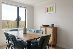 Dining - Charleton's 1 on Teasdale. A beautifully appointed NEW three-bedroom townhouse. (Te Awamutu)