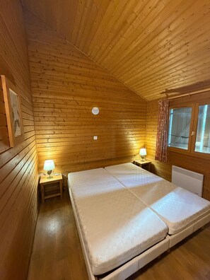 Room - Vrbo Property (Uxelles)