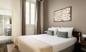 Room - JUST MOMENTS FROM THE SEINE, NOTRE-DAME CATHEDRAL, HISTORIC CAFÉ – SAINT GERMAIN (Paris)