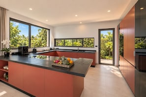 Private kitchen - Sol Sofia 4BR/Seaview/Pool/BF/Staffs (Koh Samui)