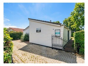 Exterior - Holiday Home in Renesse With Swimming Pool (Renesse)
