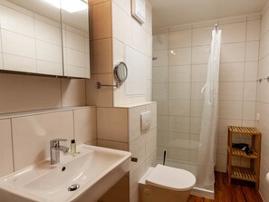 A bathroom with a sink, toilet, and shower. - Holiday Apartment With 2 Bedrooms (Braunlage)