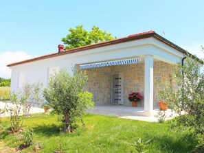 A single-story house with a stone facade, a tiled roof, and a covered porch. - Holiday Home in Vrsi With Swimming Pool (Vrsi)