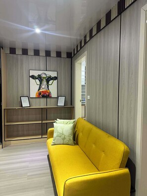 Living area - Close To International Airport: Stylish Apartment W/Free Parking (Nadi)