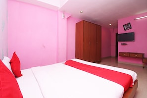 A bedroom with a bed, a wardrobe, a television, and a desk. - Hotel O Maruti Lodging (Kolkata)