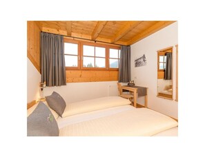 Room - Edelweiss on the Mahrhof (Monguelfo)