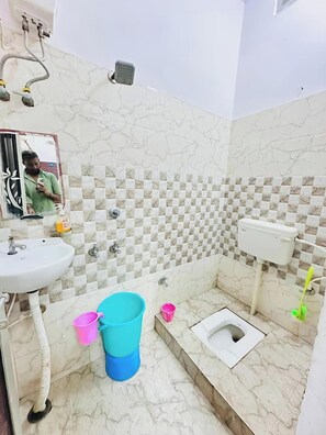 Bathroom - Maa Kaushalya Guest House (Ayodhya)