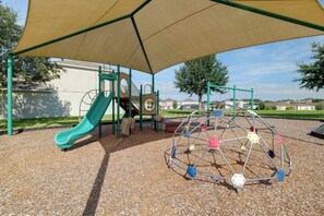 A playground with a slide, climbing structures, and a spherical climbing frame. - 12 Mi to Disney! Family Home ChampionsGate Golf (Davenport)