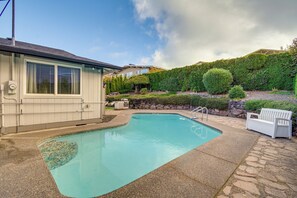 A swimming pool with a stone deck, a white outdoor bench, and a house with a covered patio. - Seasonal Private Pool: Tacoma Home w/ Patio & BBQ! (Tacoma)