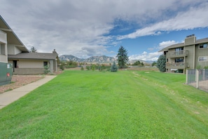 A residential area with a well-maintained lawn, a fire hydrant, and a mountain backdrop. - Flatiron Views, Pool Access! Boulder Extended Stay (Boulder)