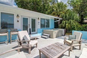 A poolside area with outdoor seating and a hot tub. - Hot Tub & Dock Access! Bayfront Studio (Fort Walton Beach)