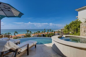 A pool area with lounge chairs, a hot tub, and a view of the ocean and beach. - Pool, Hot Tub & Outdoor Kitchen! Palmilla Escape (San José del Cabo)