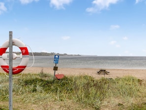 A beach with a lifebuoy, a picnic table, and a signpost. - "Ellanor" - 100m from the sea by Interhome (Broager)