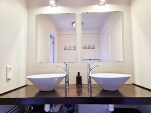 A bathroom with two white vessel sinks, a dark countertop, and a large mirror above. - Uniquely Located Holiday Home Se12 (Serooskerke)