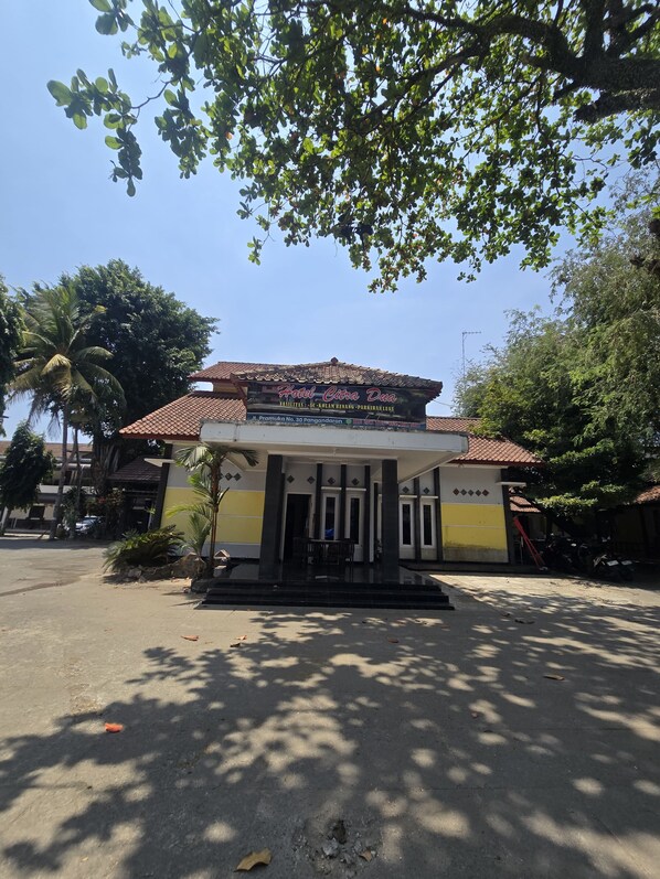 ด้านหน้าที่พัก