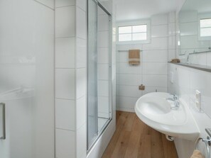 Bathroom - Nordhelmeck 6 Below (Norderney)