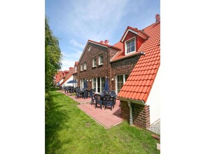 Outdoor dining - Holiday Home With 3 Bedrooms (Krummhoern)