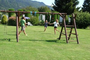 A playground with a swing set and a ladder. - Haus Thon Superior Apartment (Bodensdorf)