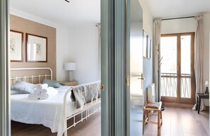 Room - Holiday Home 'Mirador Del Río Piedra' with Lake View, Wi-Fi and Air Conditioning (Nuévalos)