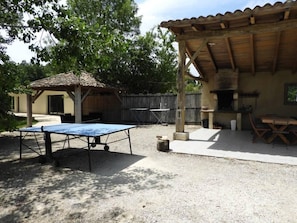 Outdoor dining - Vrbo Property (Saint-Rémy)