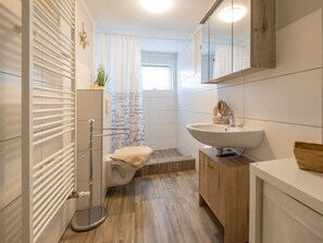 Bathroom - Holiday Apartment With 1 Bedroom (Sellin)