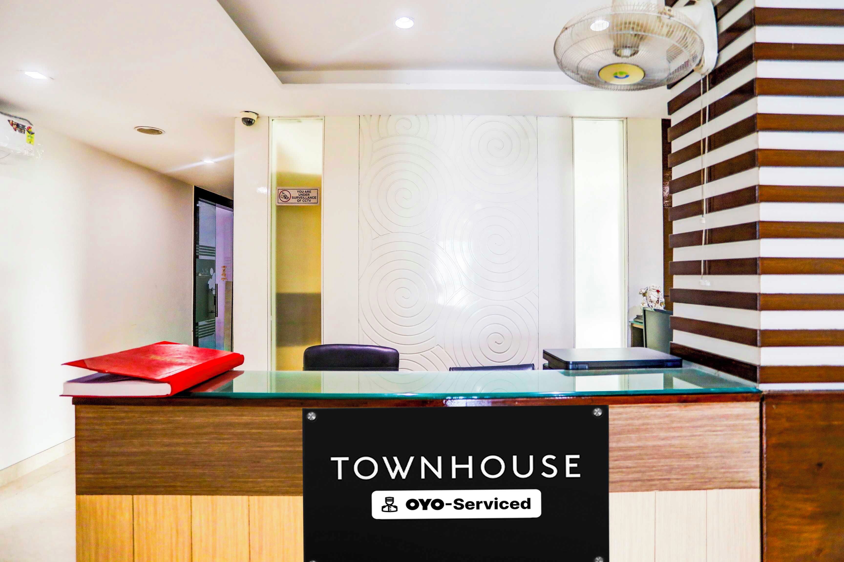 A reception desk with a sign indicating it is serviced by OYO.