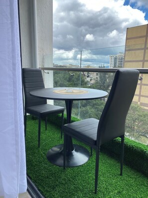 Outdoor dining - Crest View By Pinecrest (Nairobi)