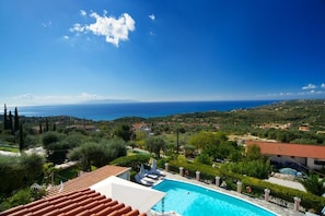 Unclassified image, 2 of 24, button - Nostos Studios (Kefalonia)