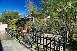 Property grounds - Nostos Studios (Kefalonia)