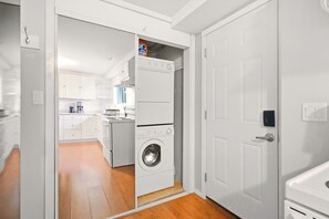 Interior - 2BR Suite - Close to Big White, Airport, and Downtown! (Kelowna)