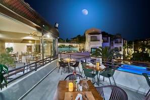 Tempat makan luar