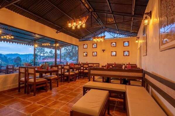 Outdoor dining - Maati Signature Collection by Eight Continents (Nainital)