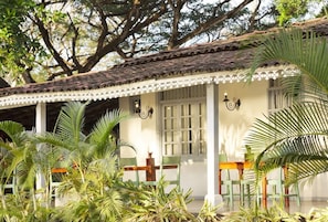 Outdoor dining - Villa Marina Lodge and Condos (Las Escobas del Venado)