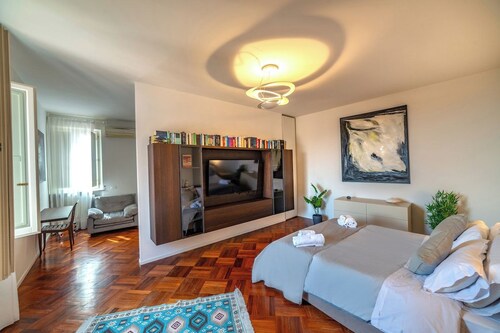 Deseos Panoramic Terrace Condo w/View of Torre degli