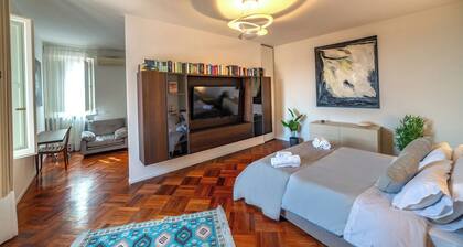 Deseos Panoramic Terrace Condo w/View of Torre degli