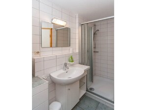 Bathroom - Apartment in Zingst With Swimming Pool (Zingst)