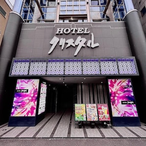 Exterior detail - Hotel Crystal (Tokyo)