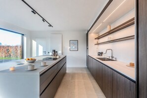 Kitchen - Villa Awans – Luxury stay for 6 with Pool (Awans)