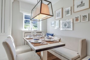 Dining - The “large artists’ community,” with excellent access to the West Beach in Wenningstedt (Wenningstedt-Braderup (Sylt))