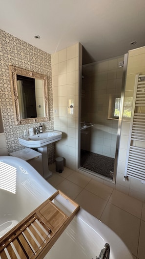 Bathroom - 130 m² vacation rental for 6 people, in a quiet location, with a shared saltwater pool and hot tub (Les Farges)