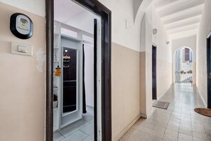 Interior - Apartment 'La Perla Del Colosseo' with Wi-Fi and Air Conditioning (Roma)