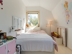 A bedroom with a bed, a dresser, a window, and a lamp. - Villa in Bergen With Swimming Pool (Bergen)