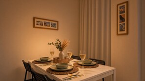 Dining - 3-Storey Townhouse with Sauna, Bar, Terrace, 3BR,3BA (Beyoğlu)