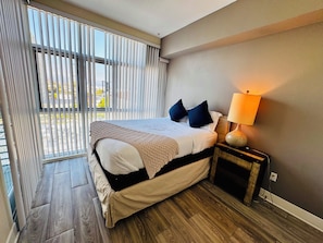 Room - Fabulous 2-bedroom apartment with AC in sunny Santa Monica (Santa Monica)