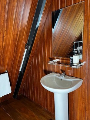 Bathroom - Misty haven A frame cottage (Moragolla)