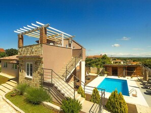 A two-story house with a stone facade, a wooden pergola, and a swimming pool. - Villa Nikolina 2km Beach (Liznjan)