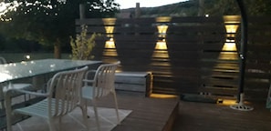 Outdoor dining - Vrbo Property (Bainville-sur-Madon)